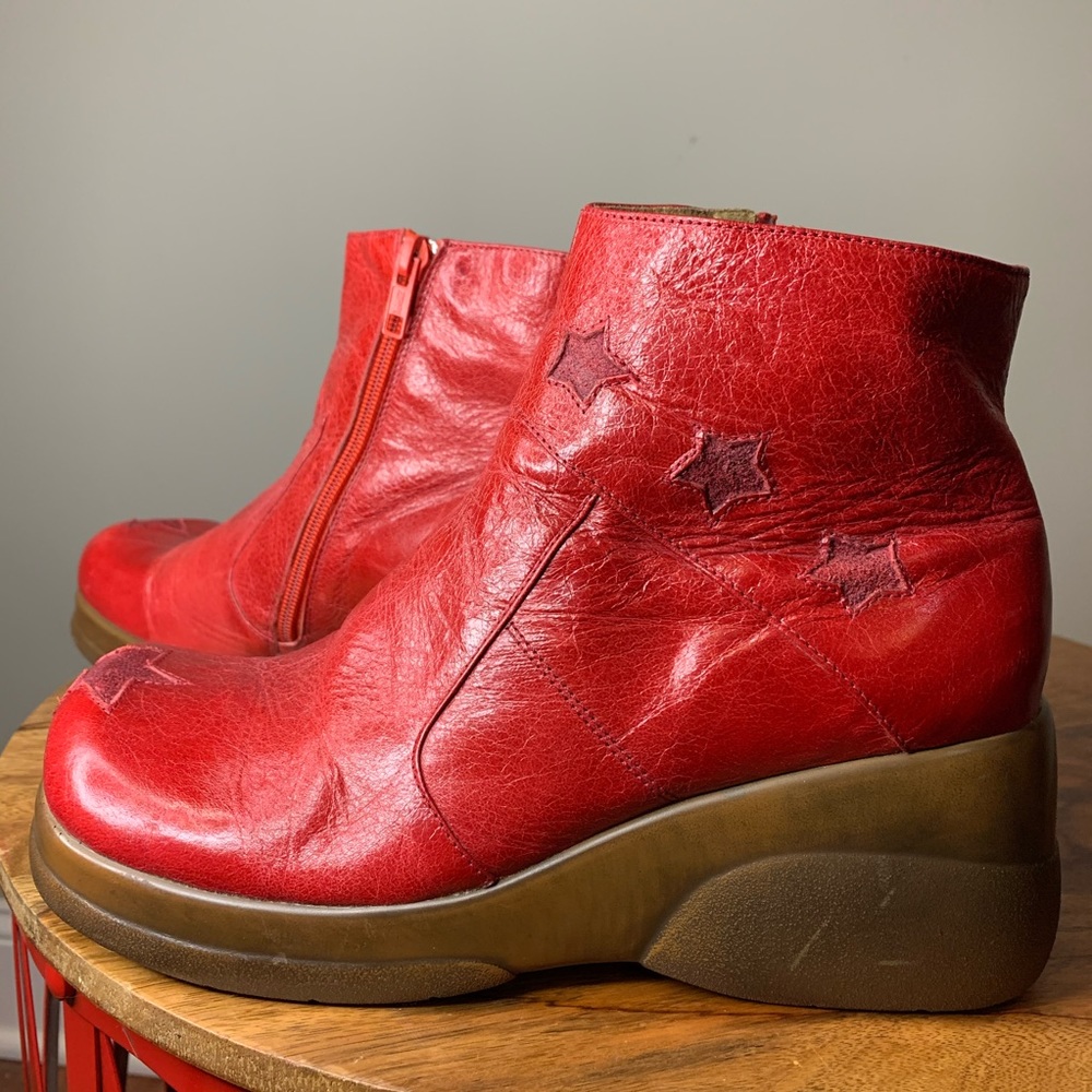 Miz Mooz fab Rockstar Red boots with Stars RARE